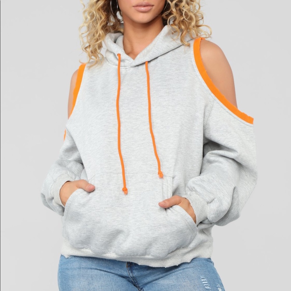 BNWT  fashion nova cold shoulder sweatshirt